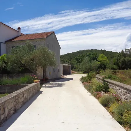 Milena Apartment Pasman