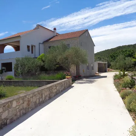 Milena Apartment Pasman