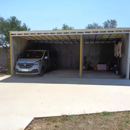 Milena Apartment Pasman